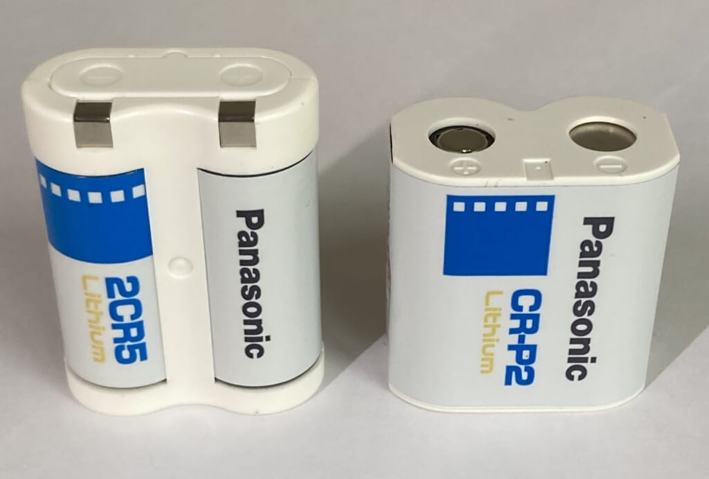 2CR5とCR-P2を並べた写真。見た目は似ているが形が違う